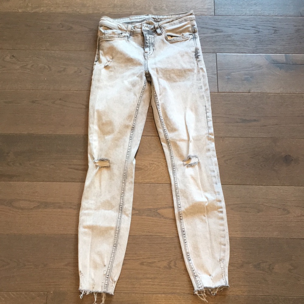 ripped raw hem denim white washed zara basic jeans